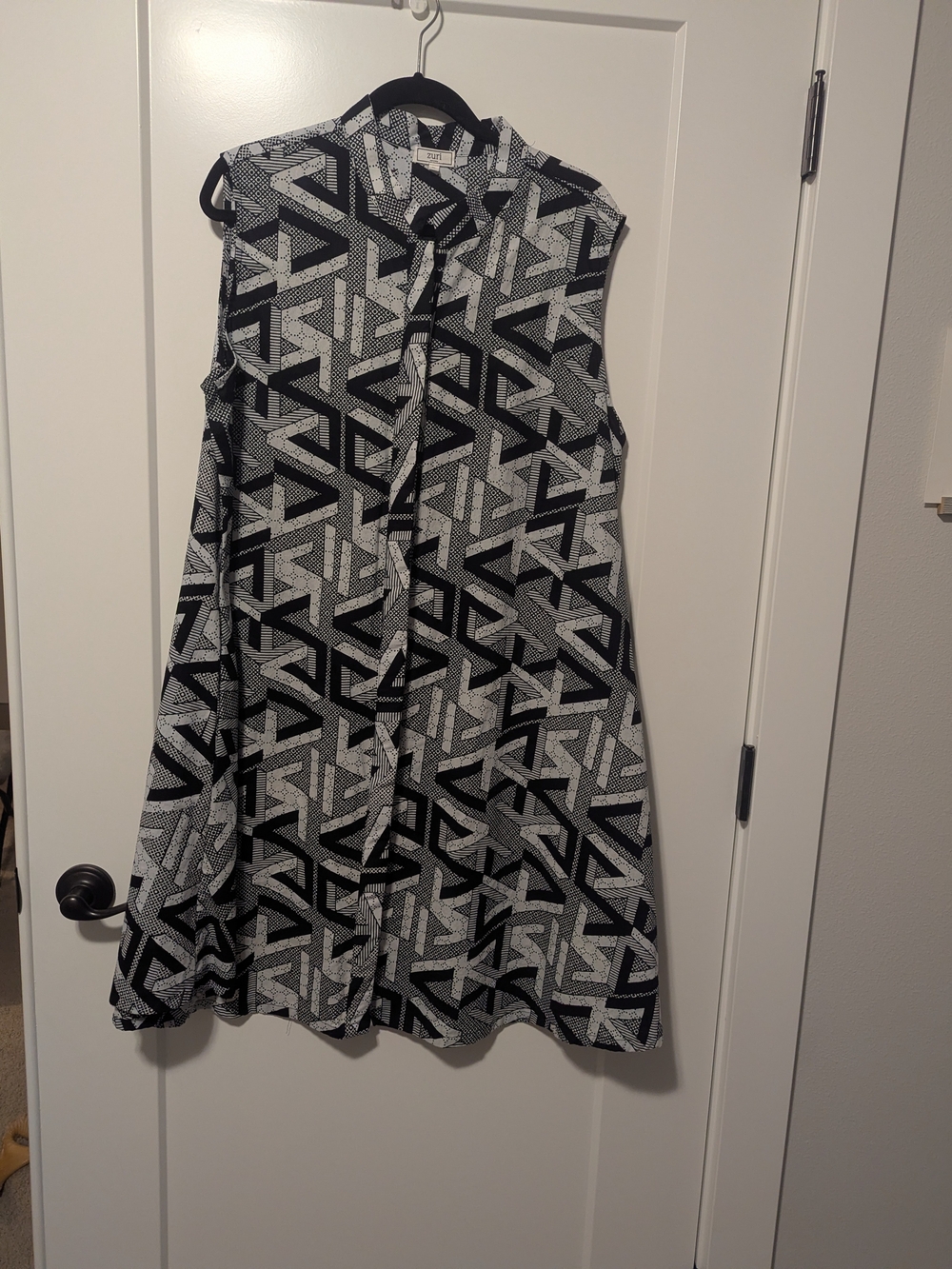 Zuri Sleeveless Black & White Geometric Print